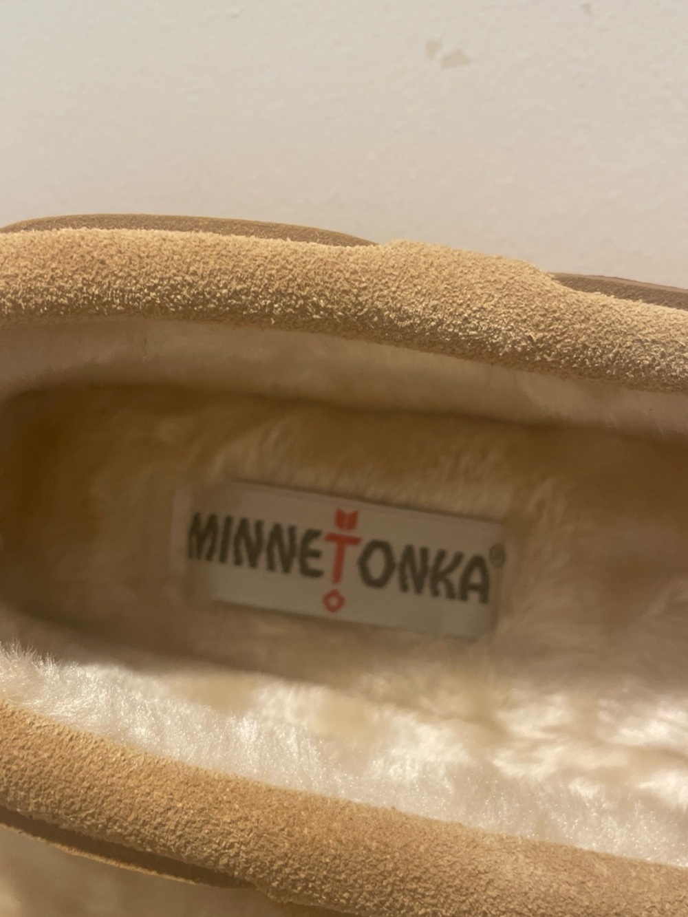 NWOT Minnetonka Women’s 11 Tan Suede Moccasin Slipper - Picture 3 of 10